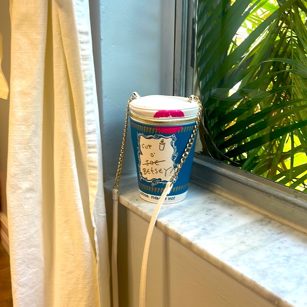 Betsy Johnson, Cup O Betsy